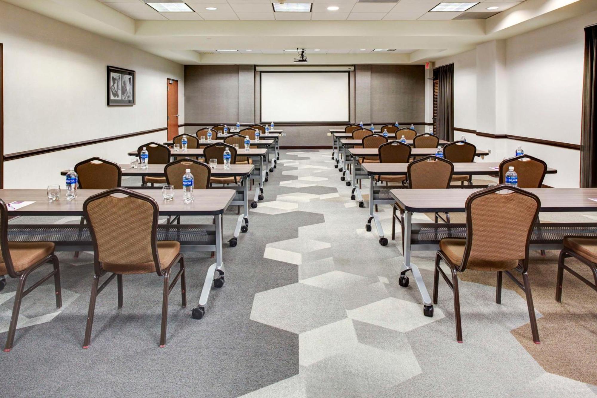 Hyatt Place Tampa Busch Gardens Esterno foto