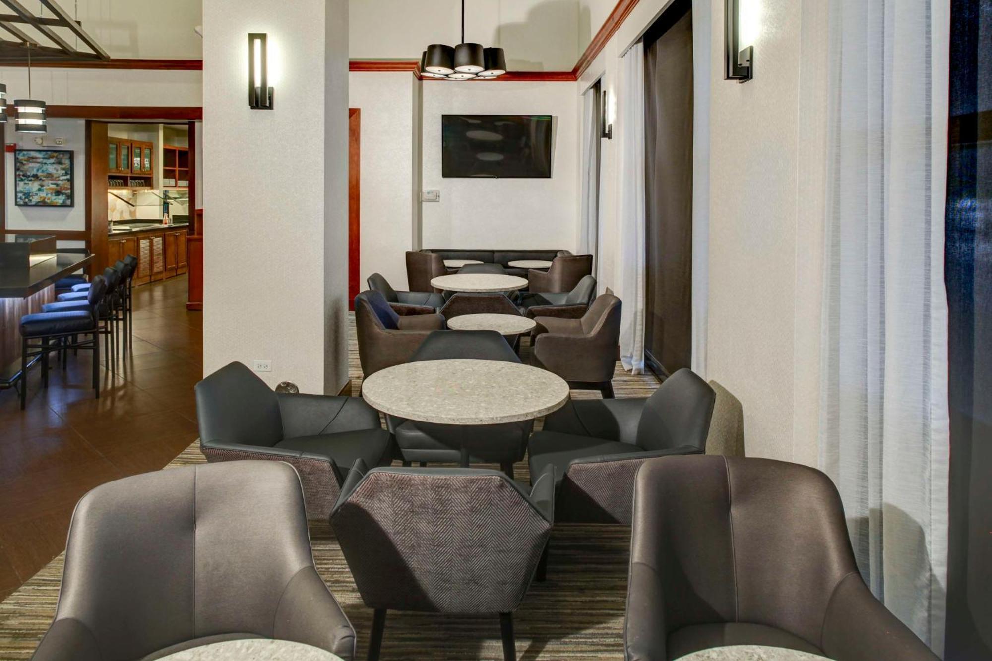Hyatt Place Tampa Busch Gardens Esterno foto