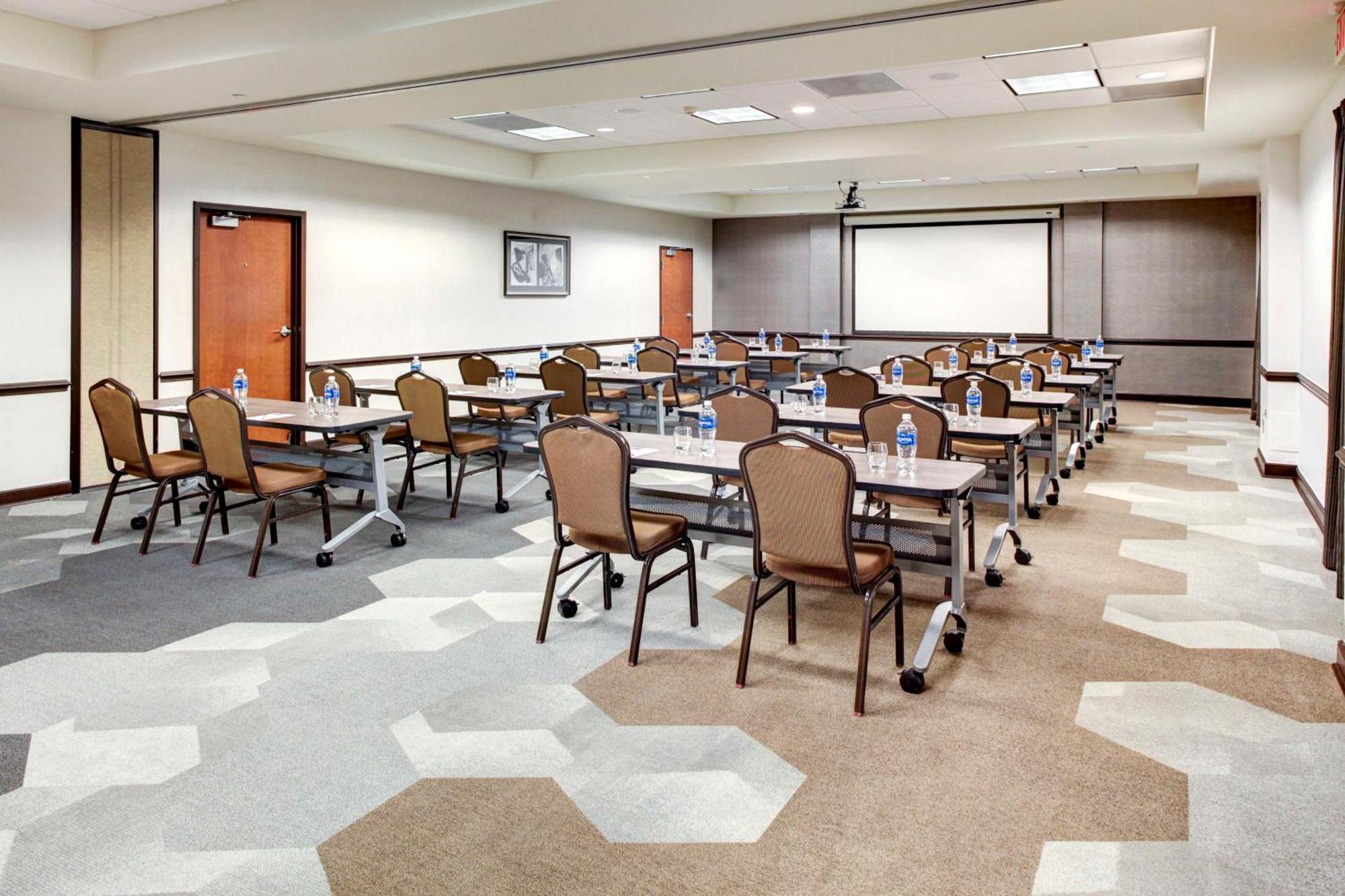 Hyatt Place Tampa Busch Gardens Esterno foto