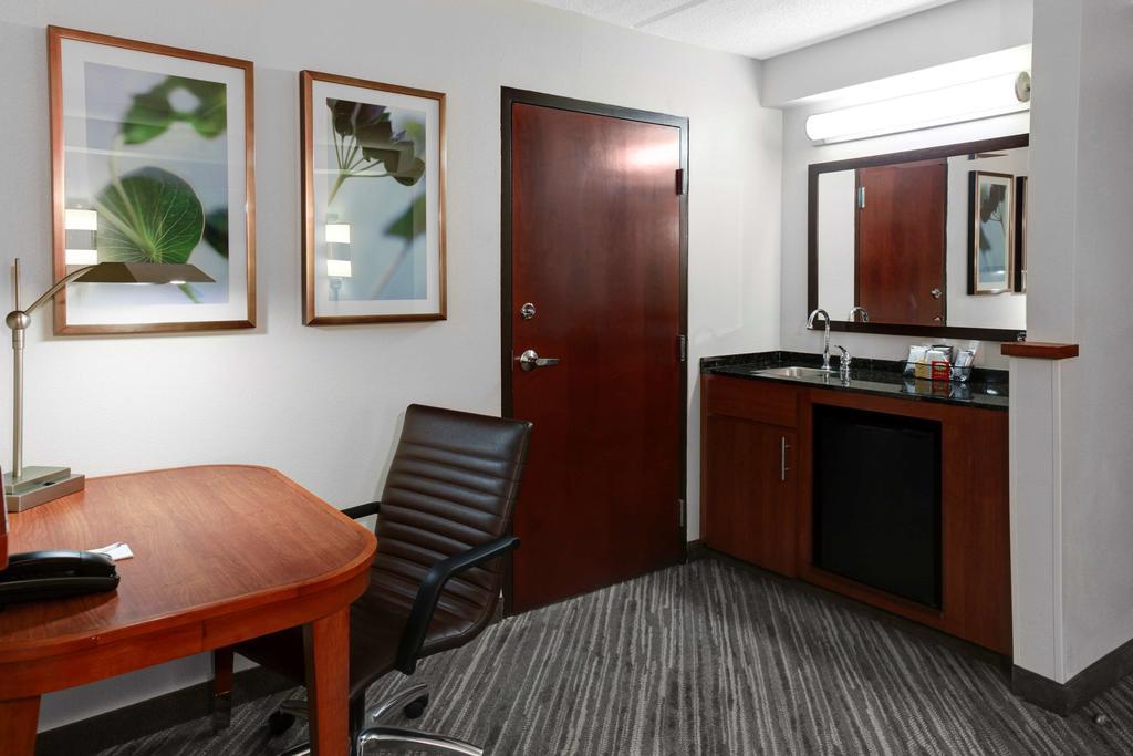 Hyatt Place Tampa Busch Gardens Esterno foto